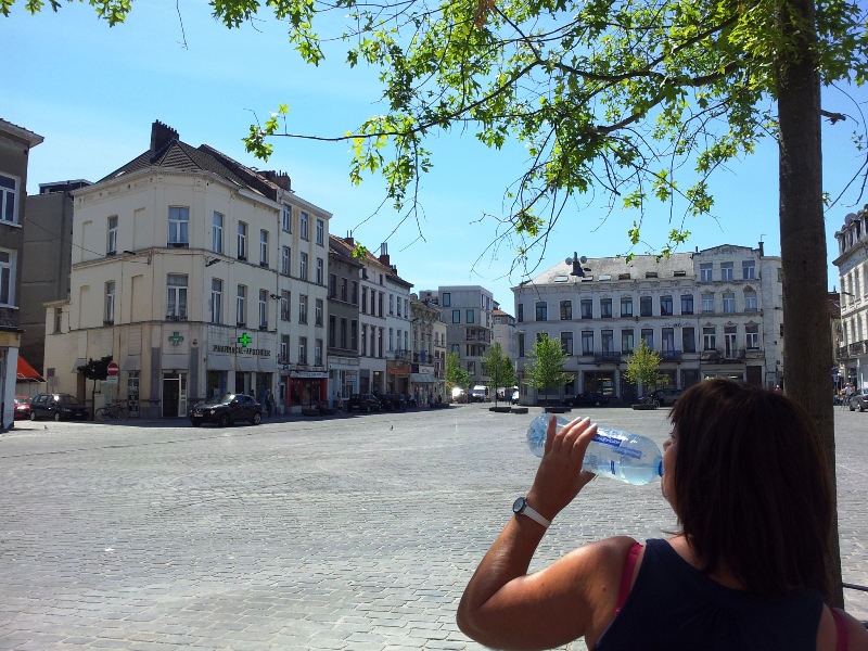 canicule dame place communale small